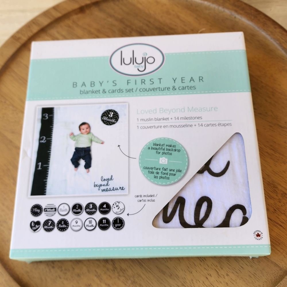 Lulujo baby's first year blanket and card set